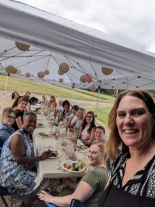 Women posing with Linda selfie